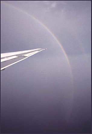 Rainbowfromplane.jpg (13013 bytes)