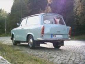 Trabant de luxe zweifarbig (Blau wei) mit verchromten Stostangen